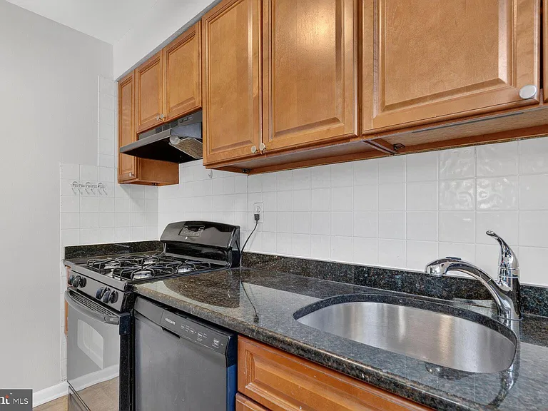 1410 N Quinn St #7 — Photo 9