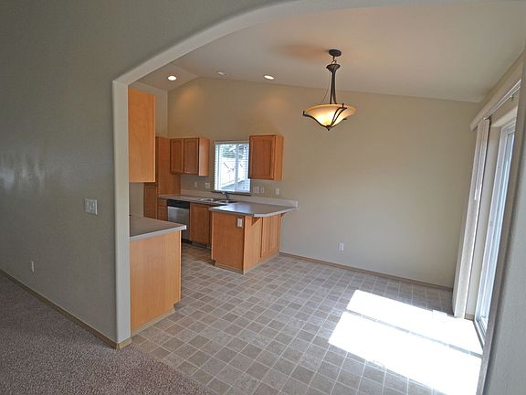 5th image of 8220 186th St E