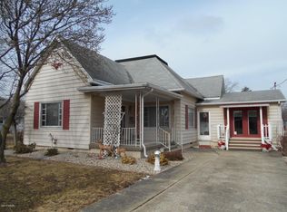 419 E North Ave, Flora, IL 62839
