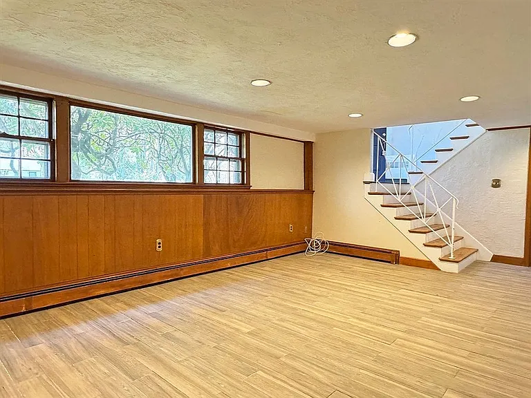 43 Sherburn Cir — Photo 33