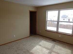 222 W Prairiefield Ave