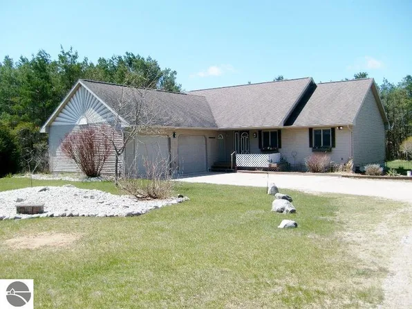 6151 Smith Rd, Rapid City, MI 49676