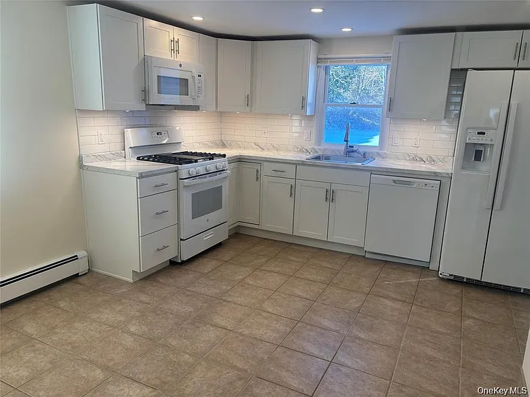 215 E Lakewood St — Photo 4