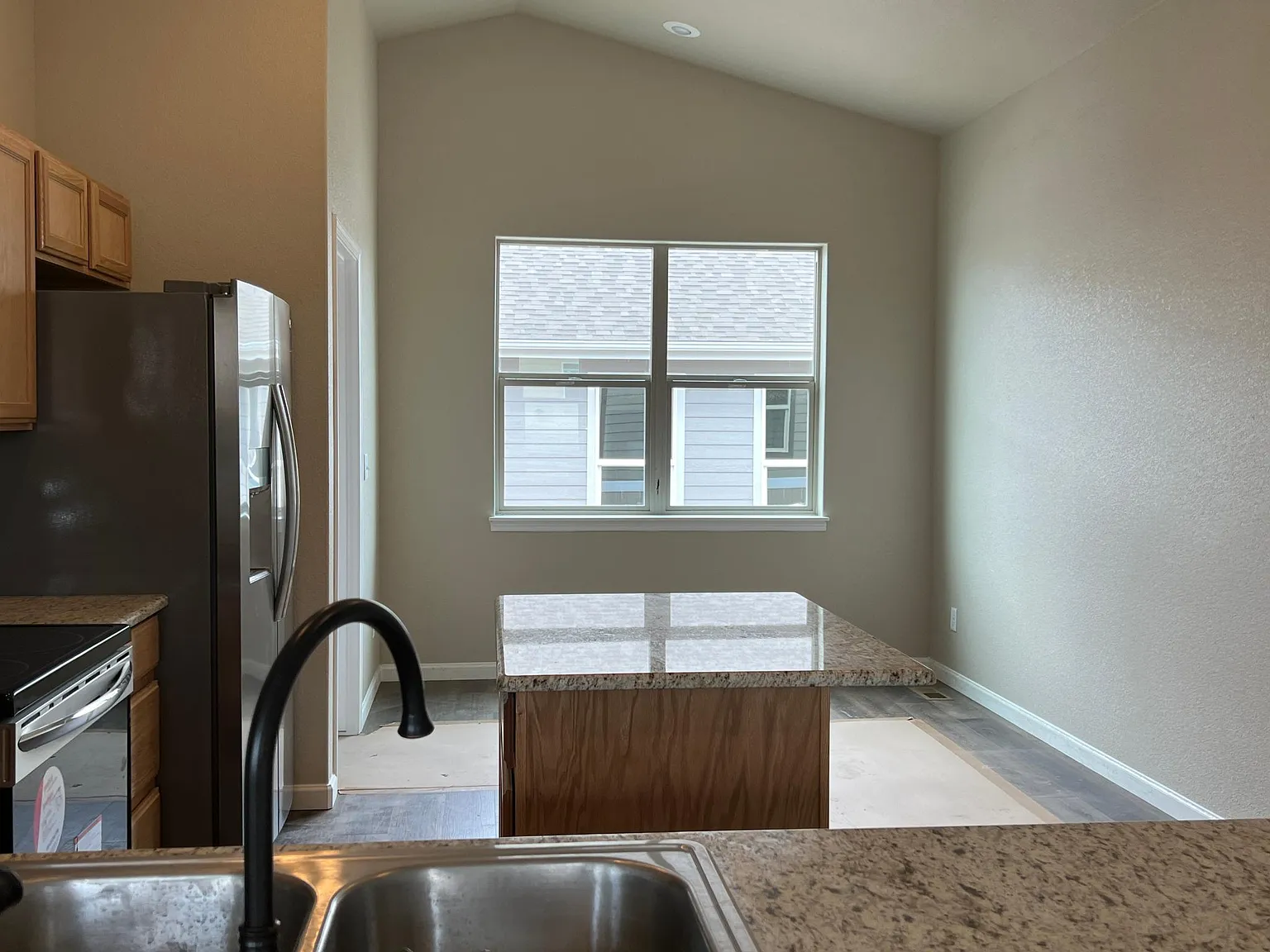 3 bed, 1311 sqft, $2,400 — Photo 2