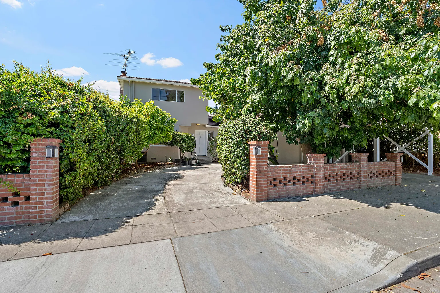 1486 Richards Ave photo 1