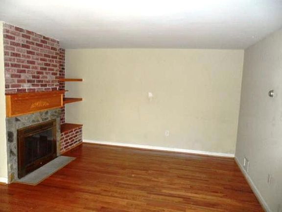 3rd image of 8801 Beauchamp Dr