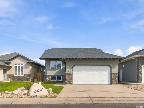 562 Rempel Manor, Saskatoon, SK S7T 0J4
