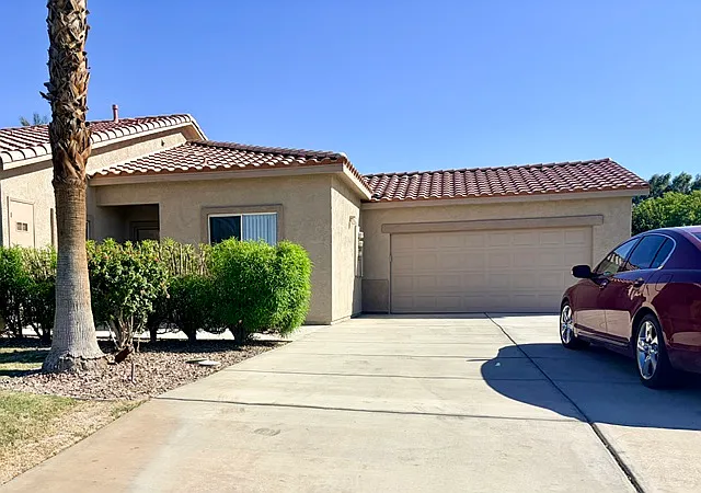 2 bed, 1.5 bath, 1324 sqft, $2,550 — Photo 2