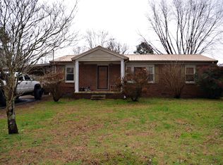 48 W Point Dr, Fayetteville, TN 37334