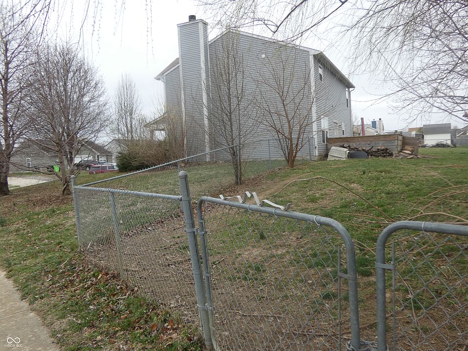 2nd image of 728 Woodway Ln