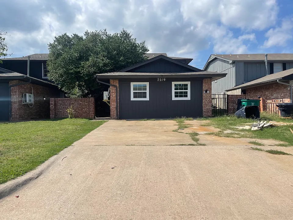 7219 Edenborough Dr