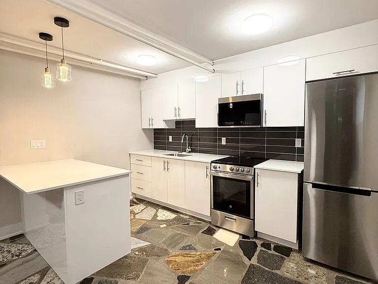 325 Cooper St #15-A — Photo 6
