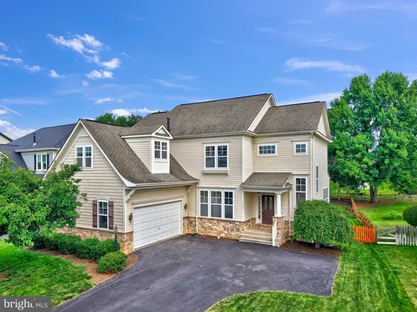 9295 Falling Water Dr, Bristow, VA 20136
