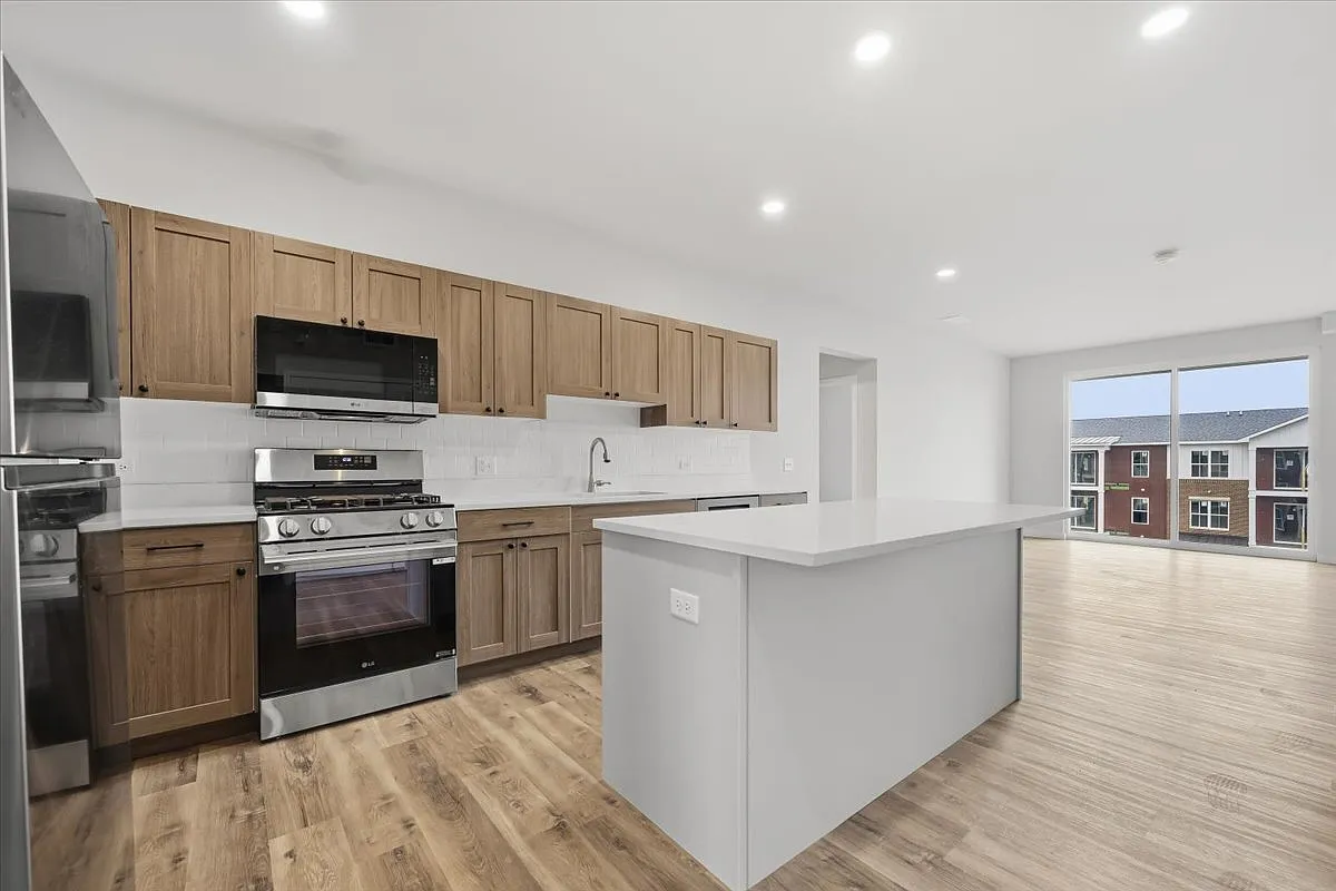 2 bed, 1185 sqft, $3,100 — Photo 2