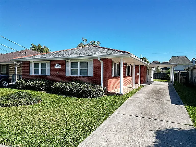1501 Carnation Ave — Photo 2