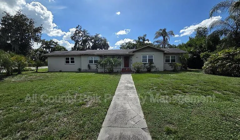 925 Sikes Blvd — Photo 4