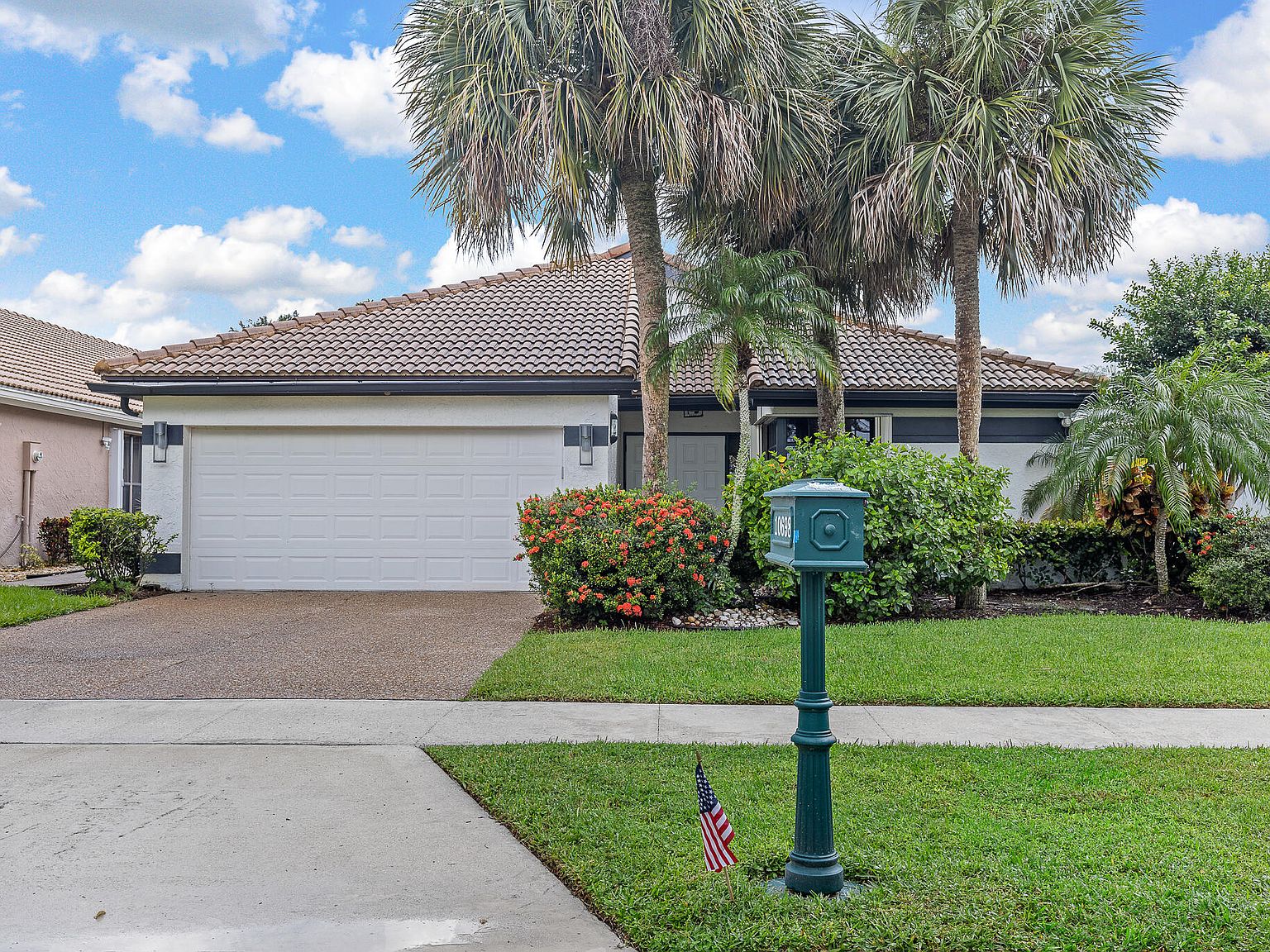 10698 Crystal Lake Dr