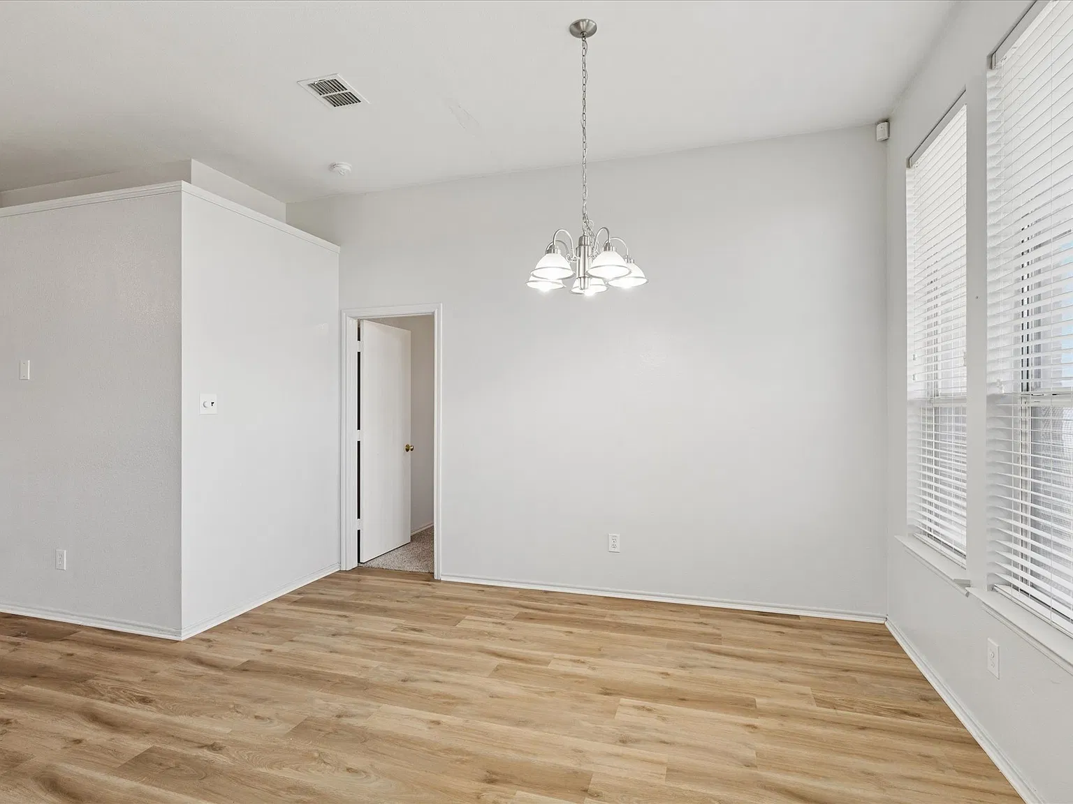 1008 Chestnut Dr — Photo 2