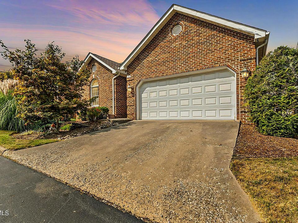 1st image of 17 Oak Leaf Ct #17