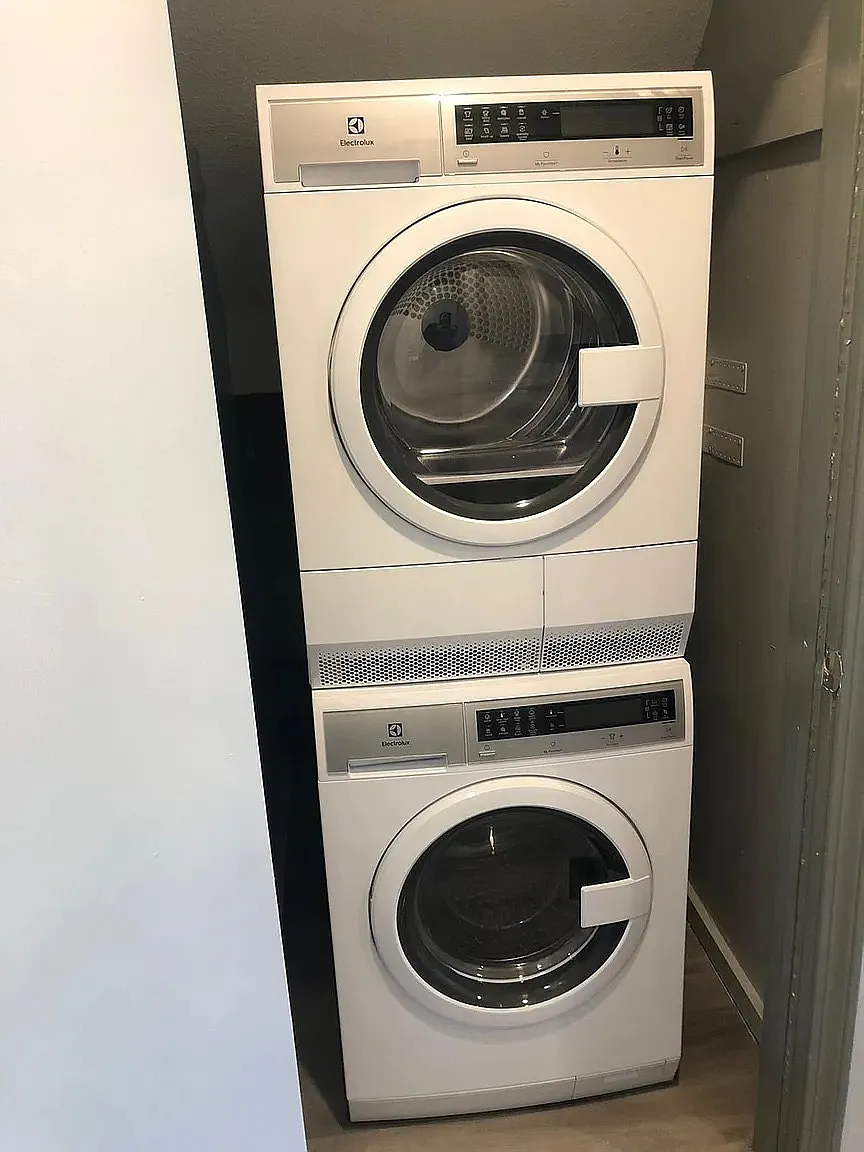 2 bed, $1,900 — Photo 3