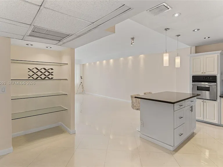 19390 Collins Ave #17 — Photo 4