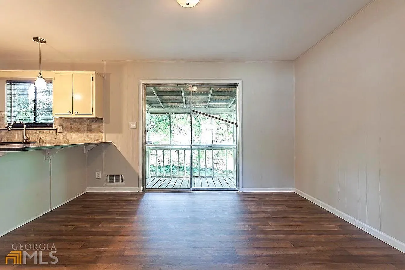 4 bed, 1904 sqft, $1,999 — Photo 4