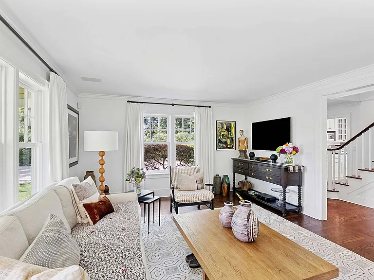 100 Lee Ave — Photo 10