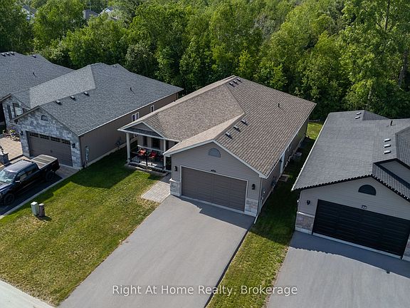 3rd image of 40 Birchmount St