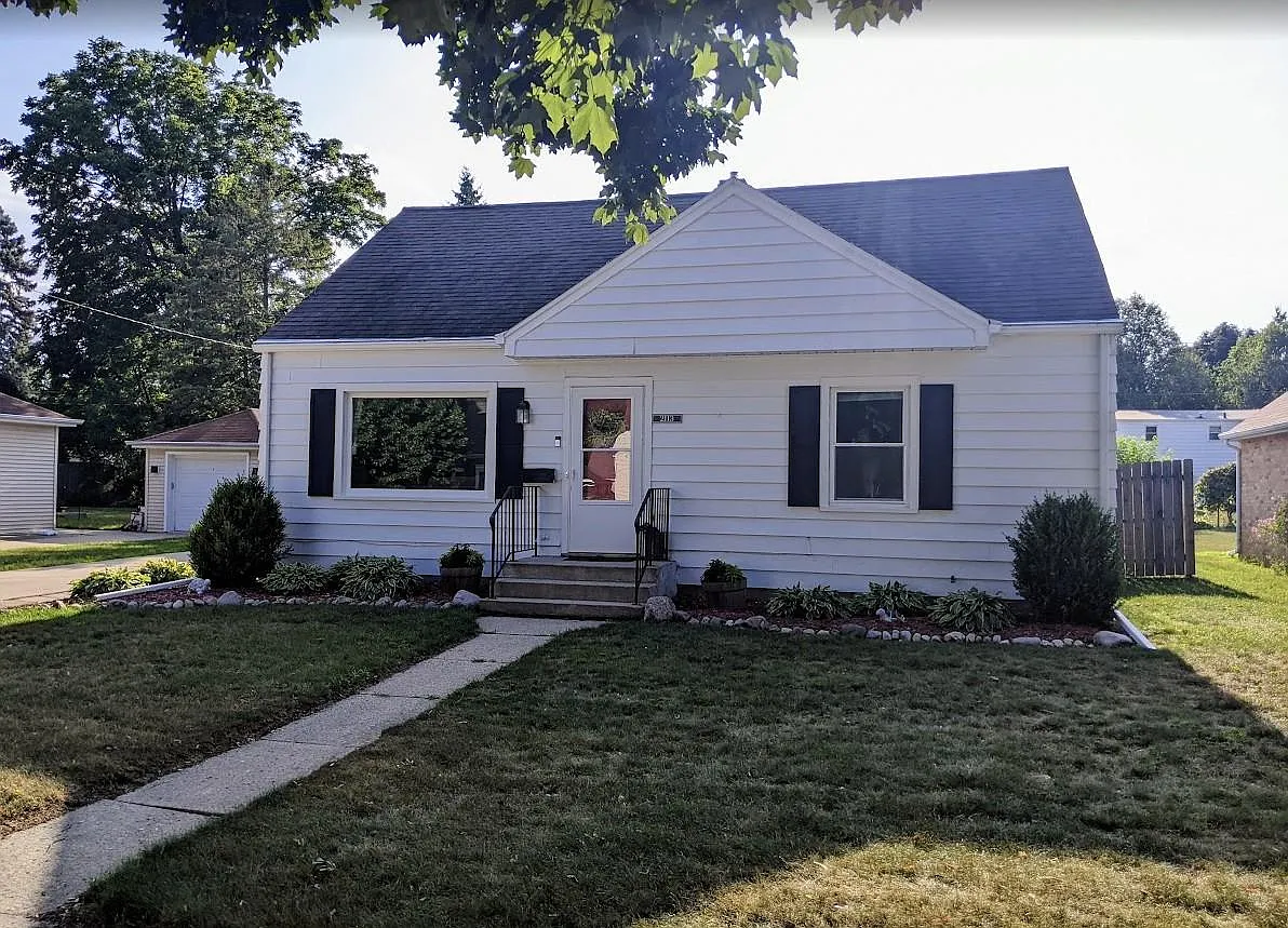 2113 N Division St — Photo 1