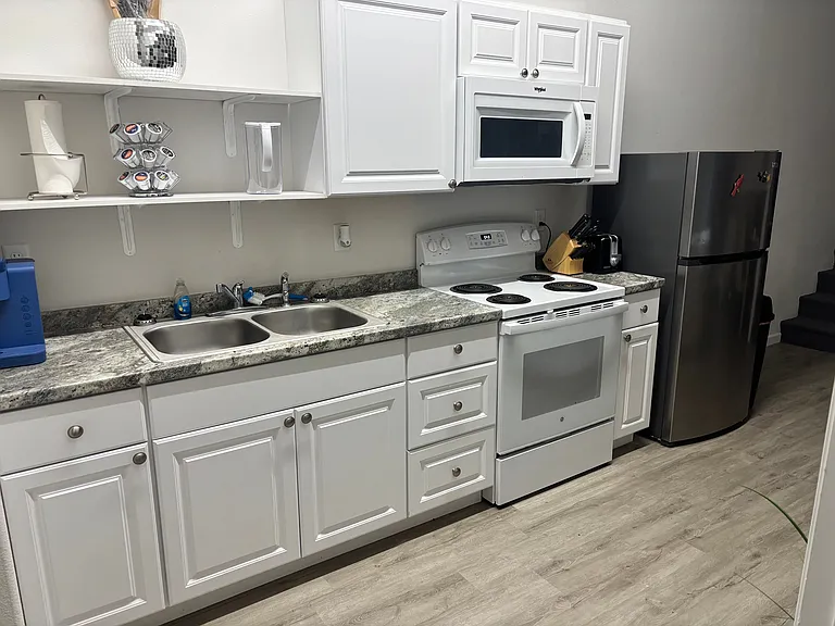 702 S 48th Ave — Photo 21