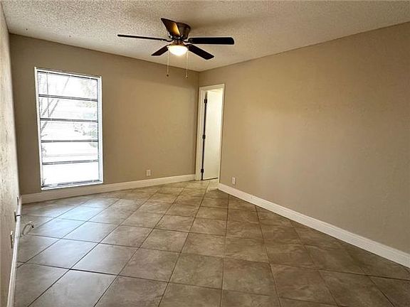 4th image of 5515 Courtyard Dr #11A