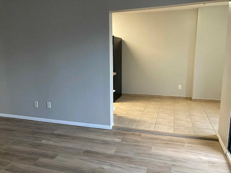 48 Shrewsbury Green Dr #E — Photo 26
