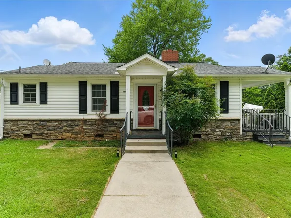 105 Kirby St, Greer, SC 29651