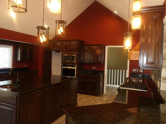 5th image of 304 Greenway Ln