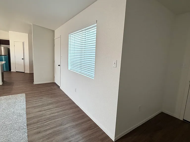 7215 E 44th Ln — Photo 3
