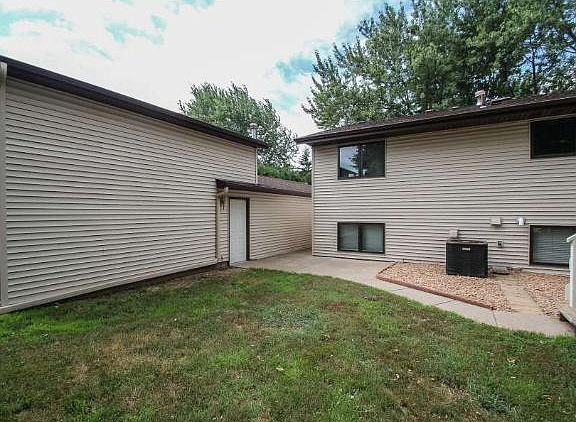 4th image of 11148 Idaho Ct N