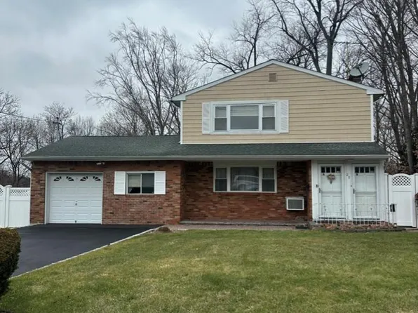 29 Hendrick Ave APT B, Glen Cove, NY 11542