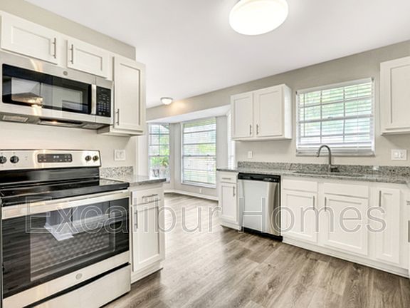 4th image of 8283 Country Creek Blvd