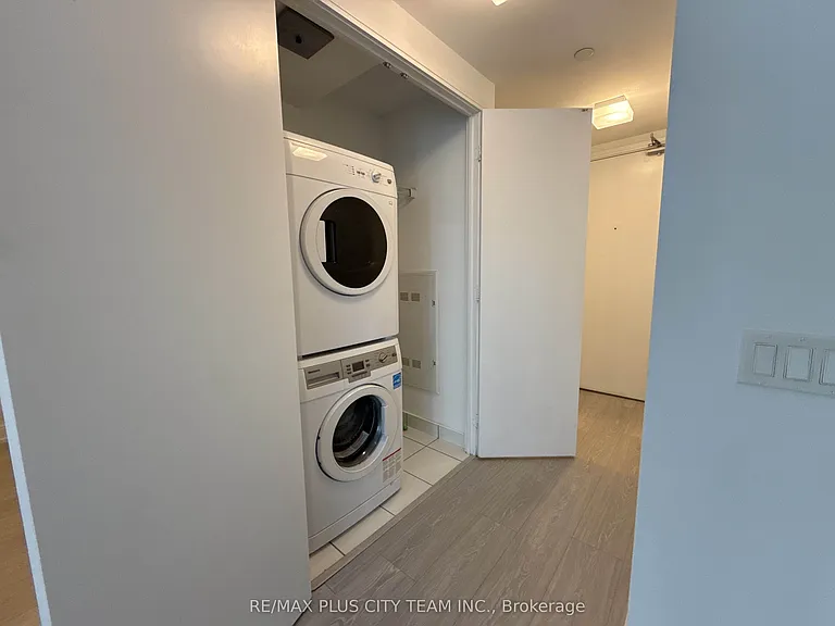 181 Dundas St E #1901 — Photo 16