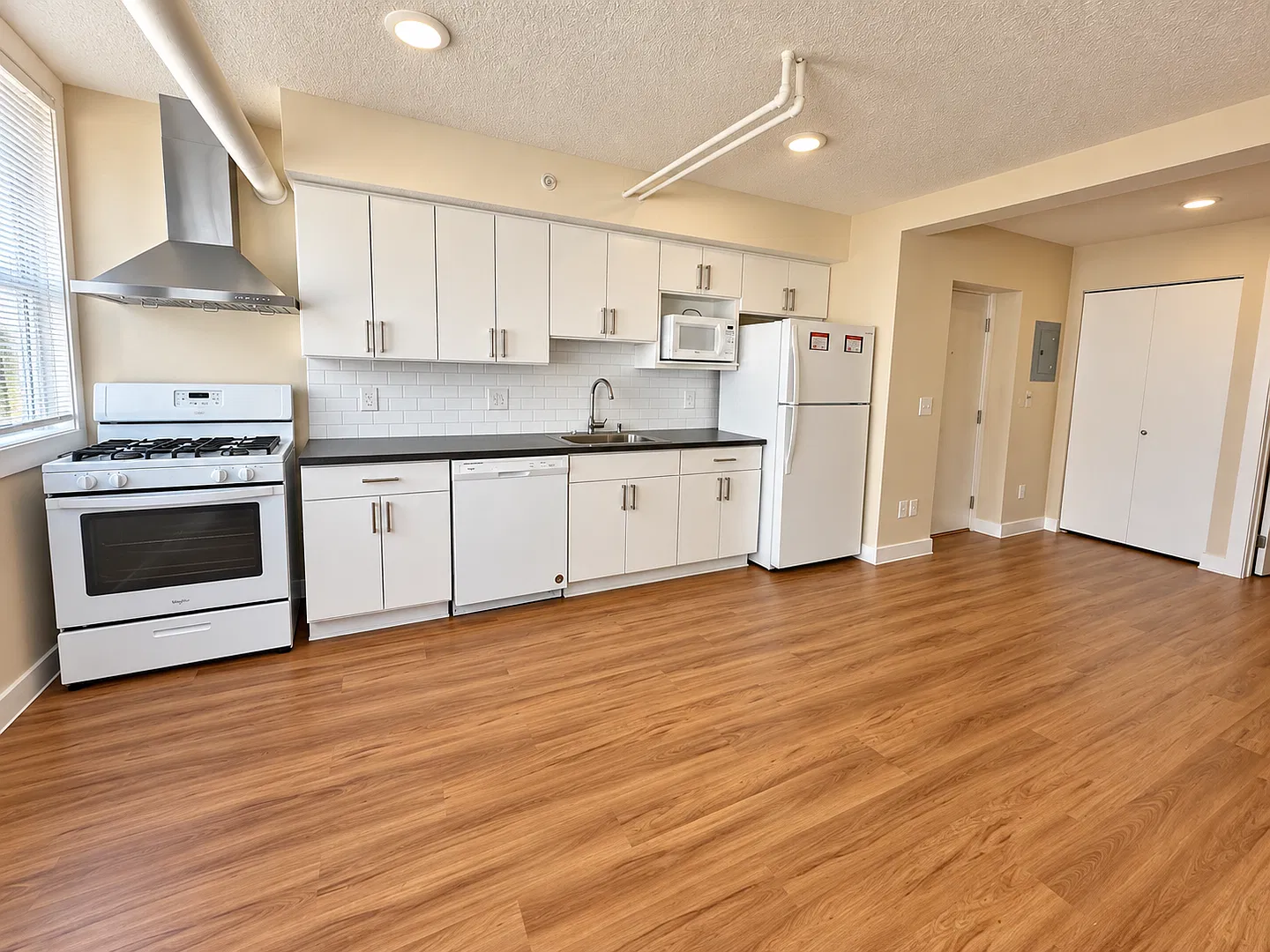 451 Fairview Ave N — Photo 2