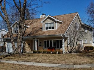 2014 E Eastman Ct, Arlington Heights, IL 60004