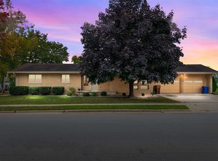 977 9th St, Menasha, WI 54952