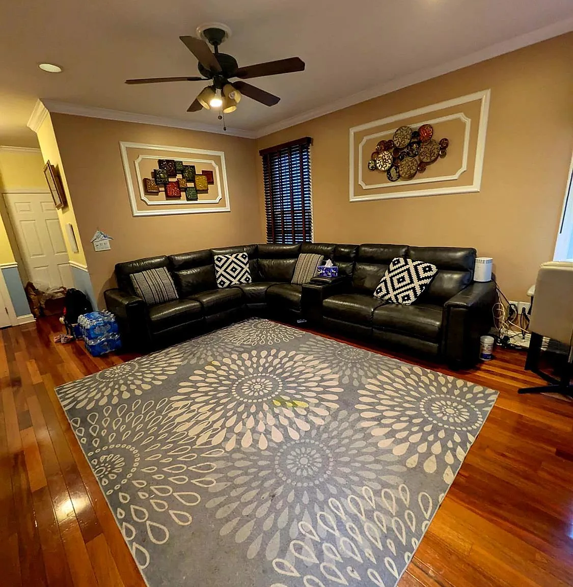 4 bed, 2.5 bath, 2495 sqft, $4,500 — Photo 2