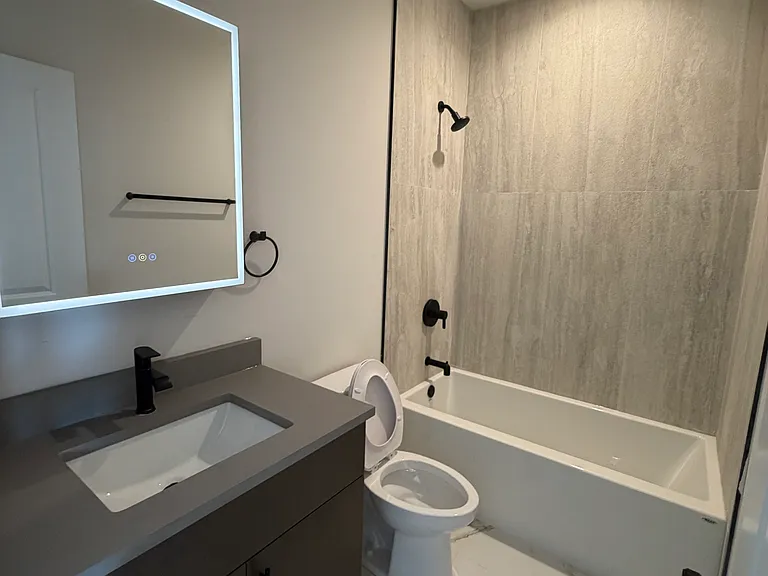 3354 N Sheffield Ave — Photo 13