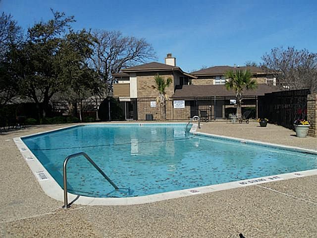 1st image of 23 Rockwood Cir