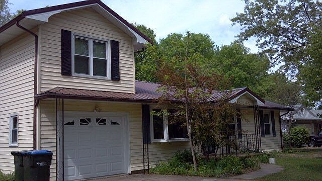1st image of 815 Meadow Ln