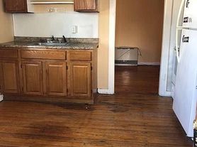 40 Roberts St, West Warwick, RI