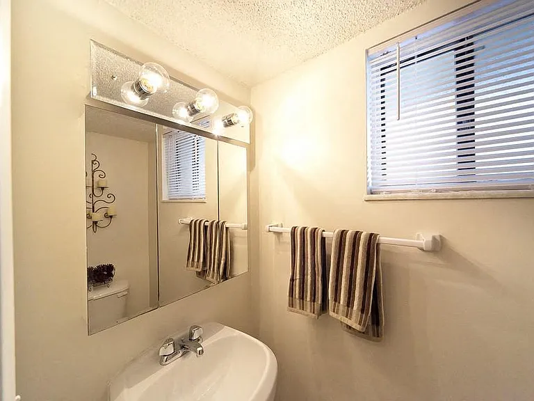 The Elms Apartments — Photo 14
