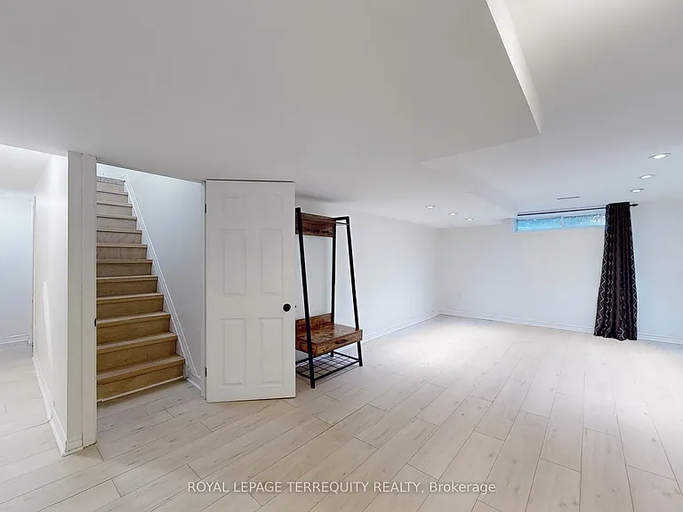 246 Elizabeth St — Photo 1