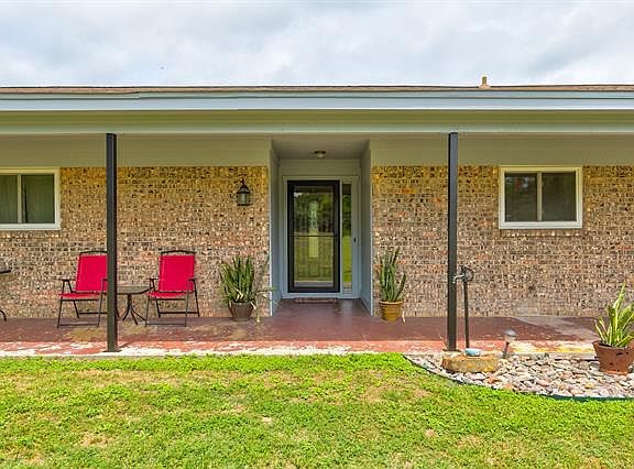 3rd image of 221 Vista Dr